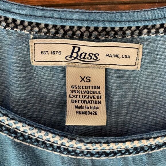 Bass cap sleeve chambray top. XS - Picture 3 of 3